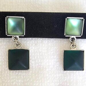GLOWING GLASS GREEN CABOCHON SILVER TONE POST DANGLE EARRINGS NEW